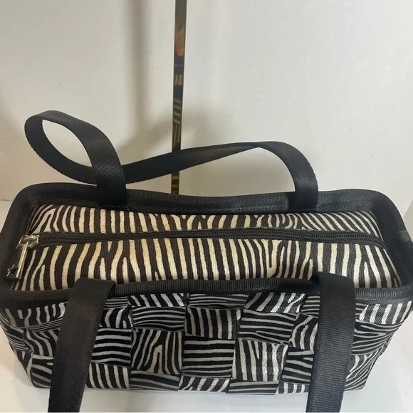Harvey’s original seatbelt bag Zebra print tote. Pre-owned. - Picture 8 of 16